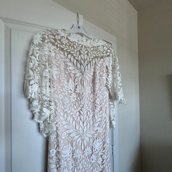 NWT Tadashi Shoji Flutter Sleeve Openback Lace Wedding Dress - Picture 7 of 13